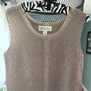 CASUAL CORNER ANNEX NWOT CRINKLE STRETCHY SLEEVELESS TOP TAUPE SIZE M